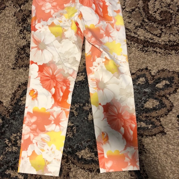 Authentic Calvin Klein flower ankle pants size 4 - Picture 4 of 5